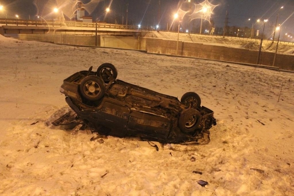 В Пензе пьяная пассажирка решила удрать от инспекторов ГИБДД на чужом автомобиле