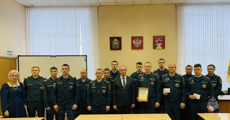 В Кузнецке знаки отличия «ГТО» вручили самым выносливым сотрудникам МЧС