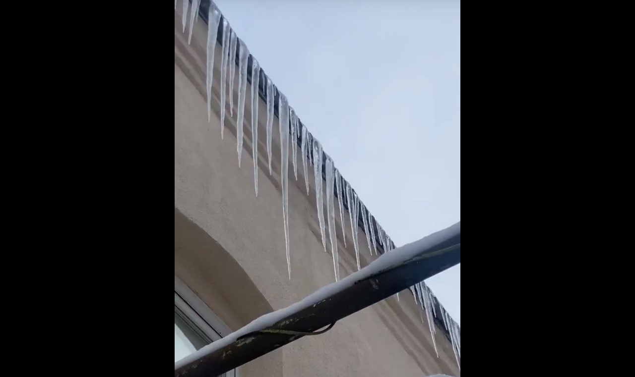 Пензенцы жалуются на огромные сосульки