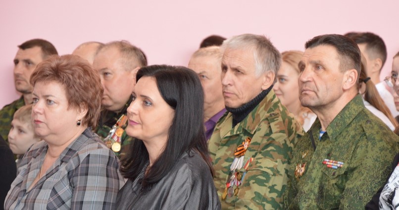 Кузнецкой школе №6 присвоили имя кузнечан-защитников Донбасса