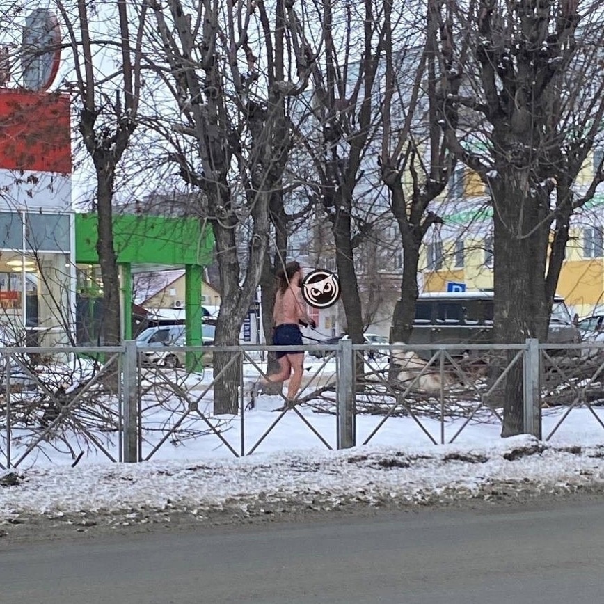 Житель Пензы рассказал, зачем он полуголым бегает в мороз по улицам