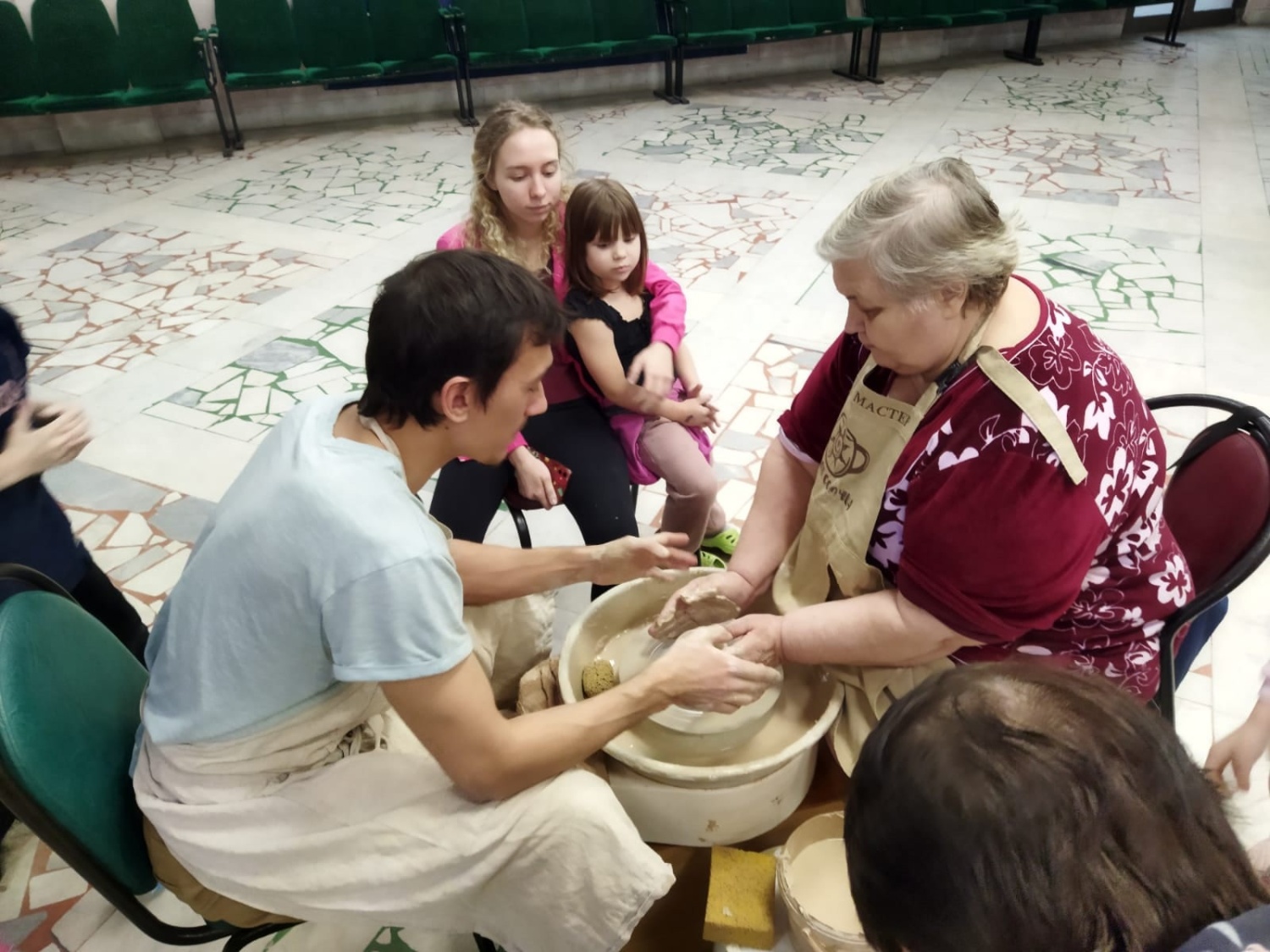 Психологи провели творческие занятия для жителей пензенских ПВР