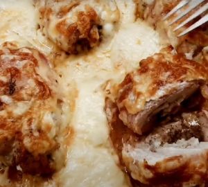 Готовим куриные рулетики с картофельными ломтиками в духовке