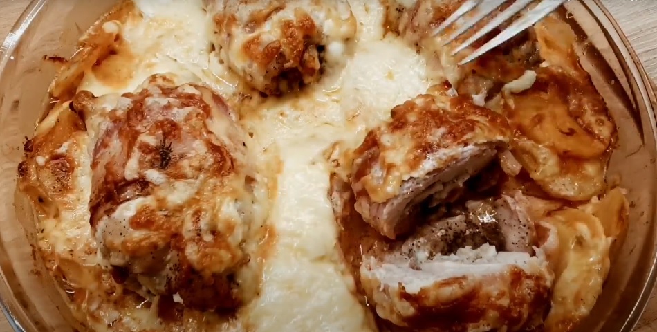 Готовим куриные рулетики с картофельными ломтиками в духовке