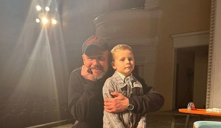 В Пензе шестилетний мальчик смог встретиться с любимым артистом благодаря «Елке желаний»