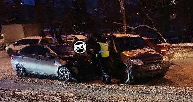 В Пензе на Южной поляне столкнулись три машины