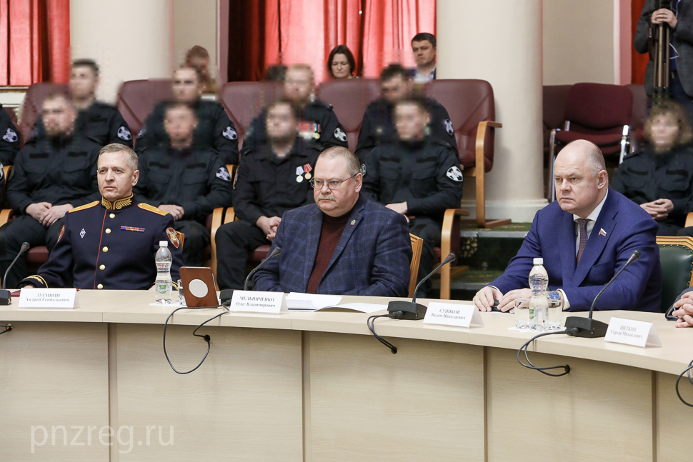 Олег Мельниченко поздравил с юбилеем участников отряда быстрого реагирования