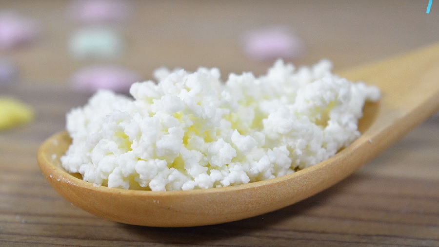 В Роспотребнадзоре объяснили, почему творог полезен беременным женщинам и детям