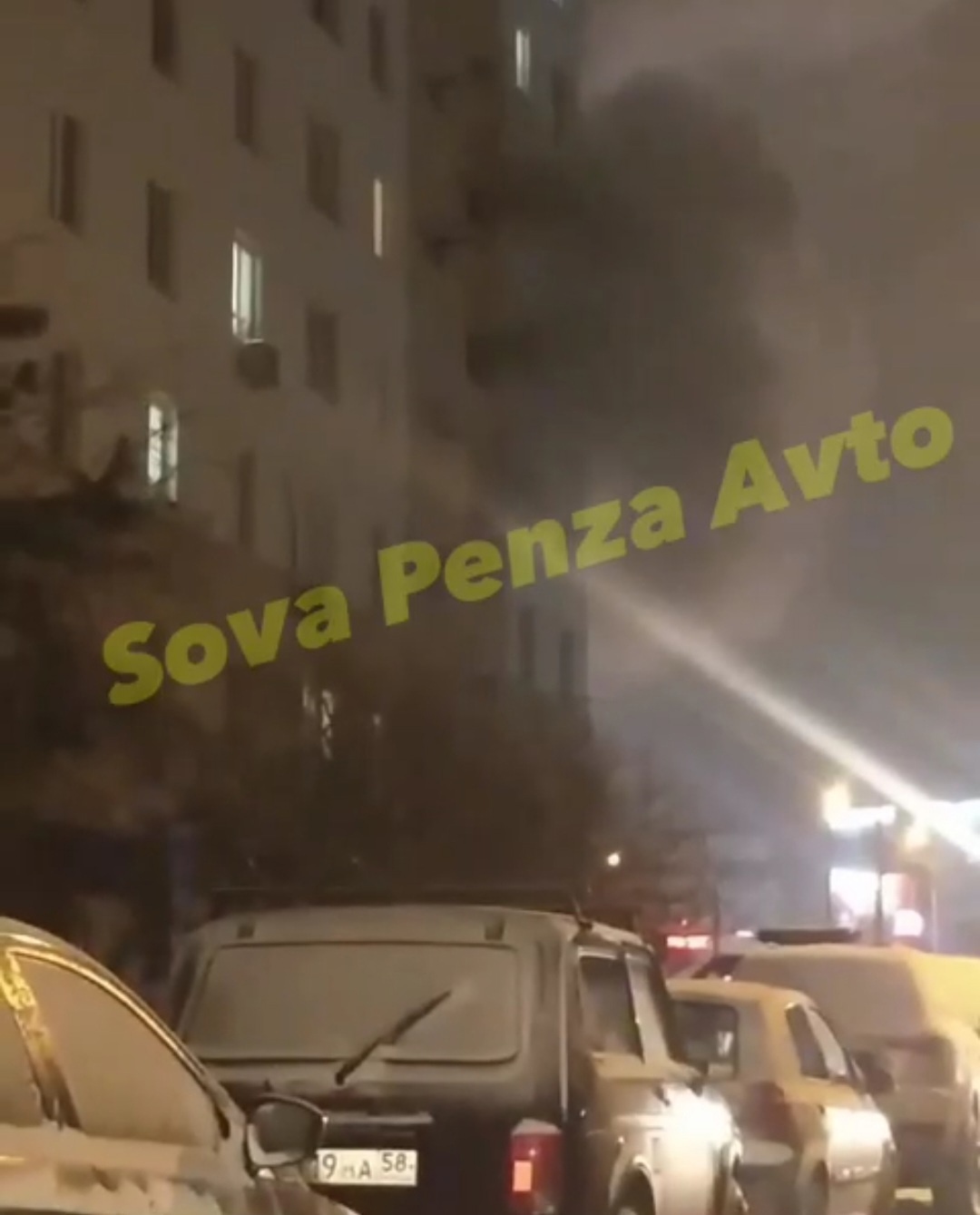 В Терновке из горящего дома спасли трех жителей, 15 эвакуировали