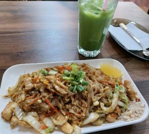 Готовим гречневую лапшу с морепродуктами и овощами