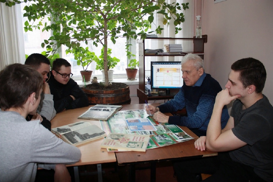 Студенты из Кузнецка собирают материалы о земляках-тружениках тыла	в годы ВОВ