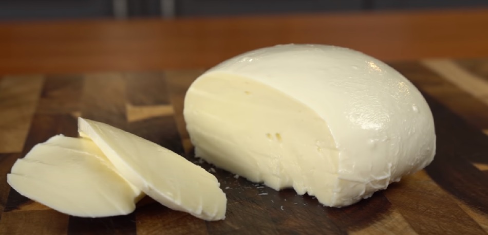 В пензенском Роспотребнадзоре назвали признаки качественного сыра Моцарелла