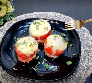 Готовим закуску из помидоров, которую можно подавать на завтрак или вместо ужина