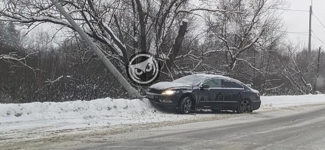 В Пензе на ГПЗ легковушка «уложила столб»