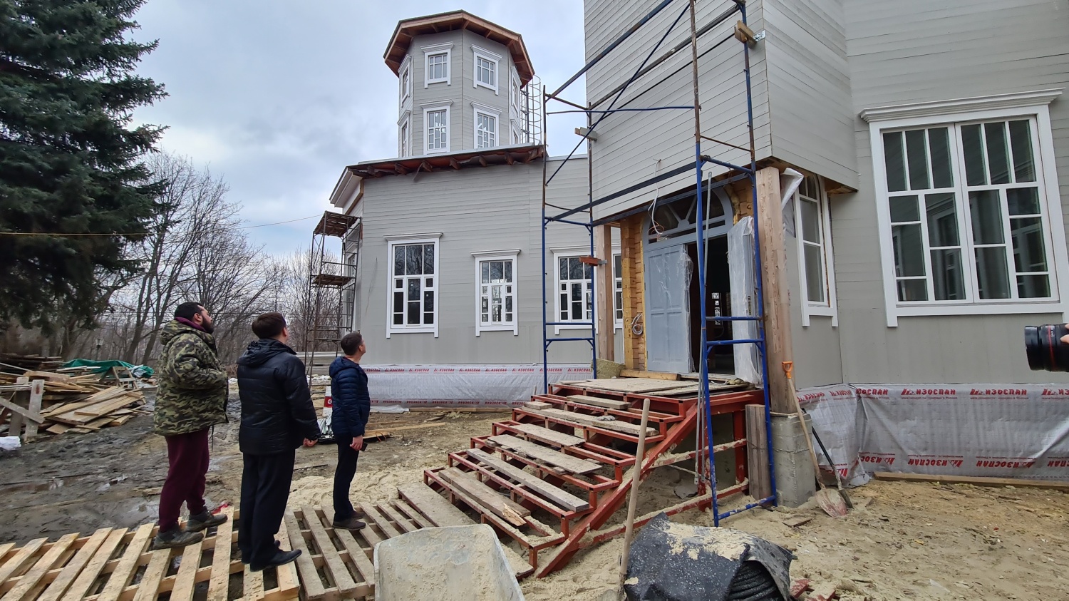 Пензенцам показали, как идет реконструкция в городском планетарии