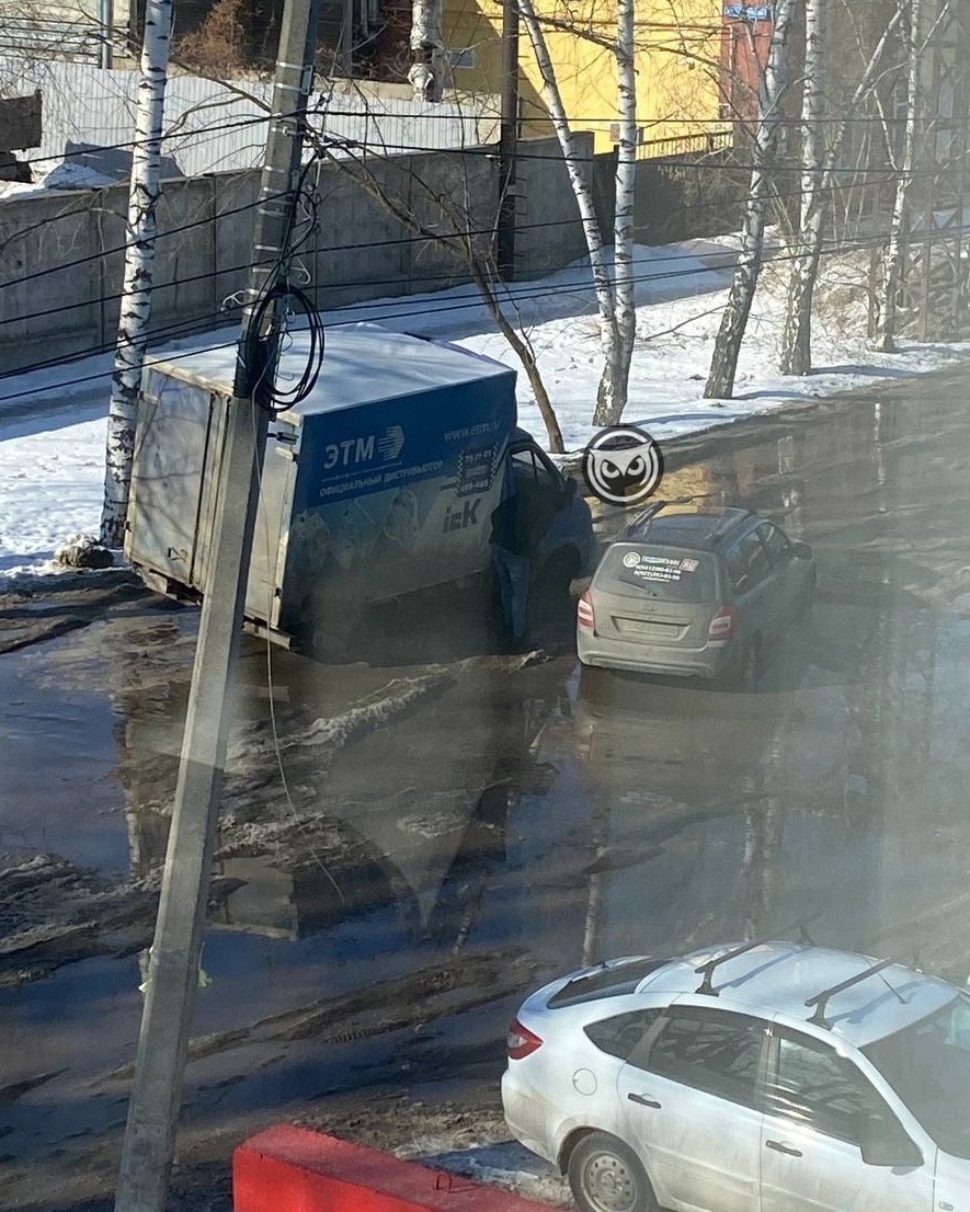 Осторожно: в Пензе еще две машины застряли на улице Байдукова