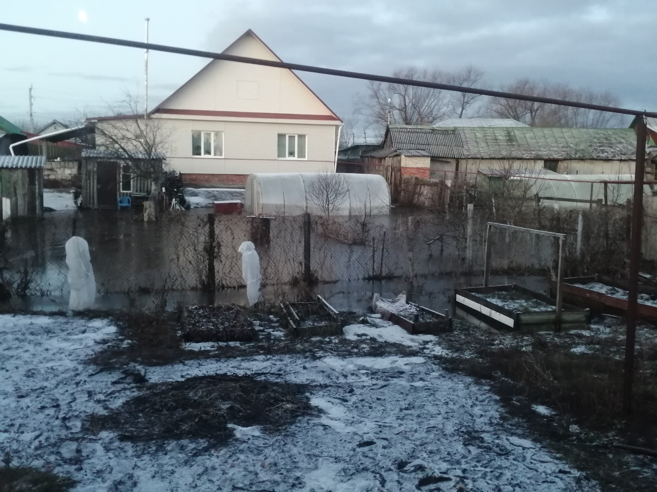 В Сердобском районе вода начала затапливать огороды жителей