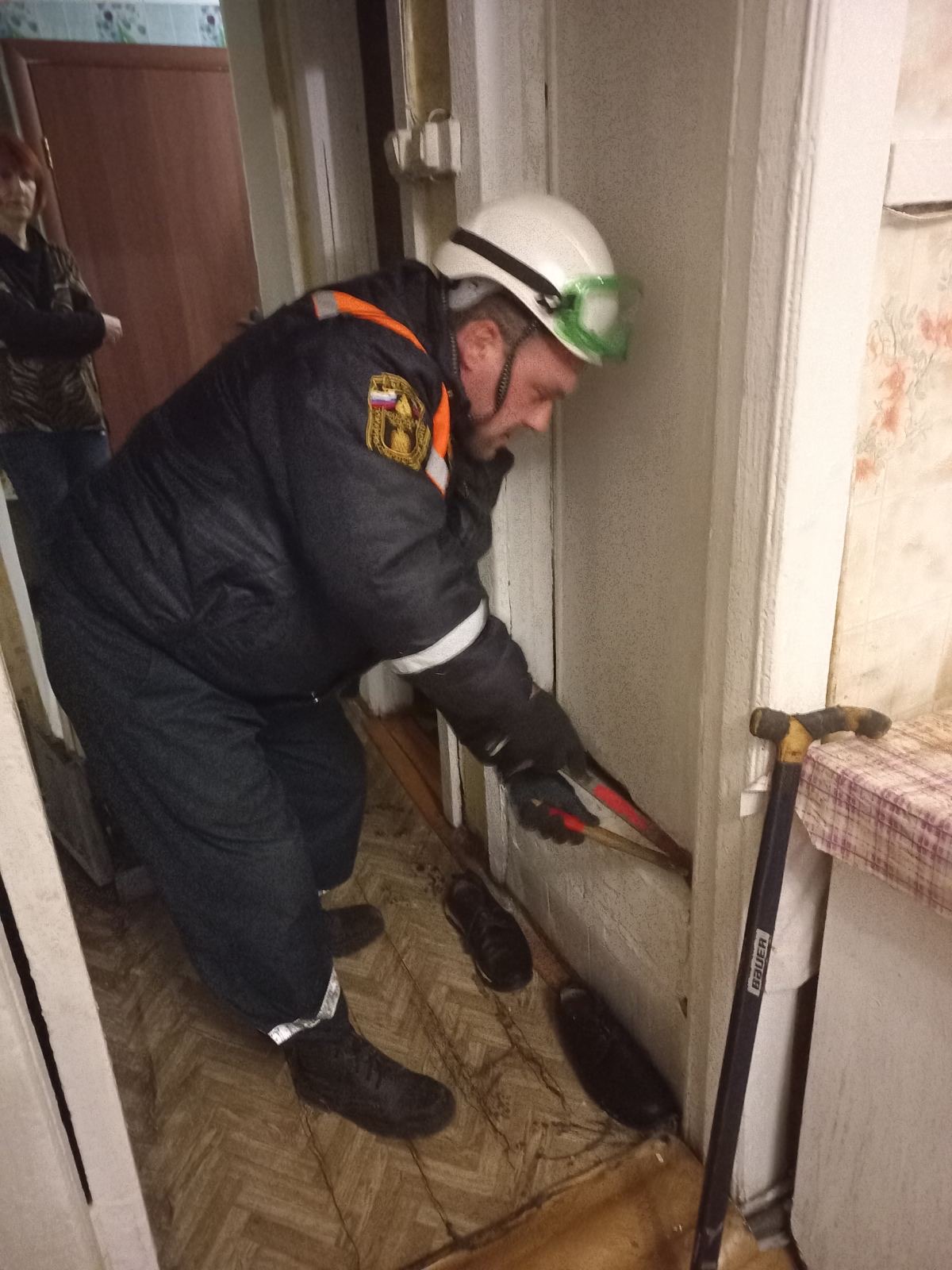 В Пензе спасатели помогли поднять мужчину, которому поплохело в ванной