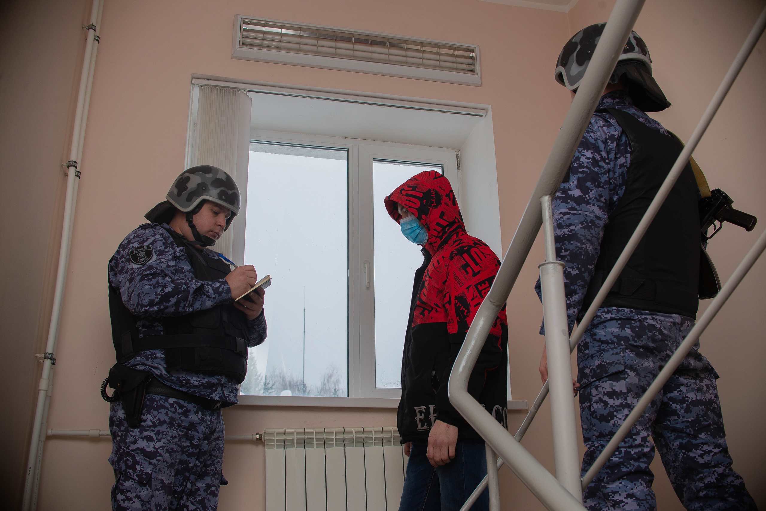 В Пензе на улице Терновского задержали дебошира, устроившего скандал в подъезде