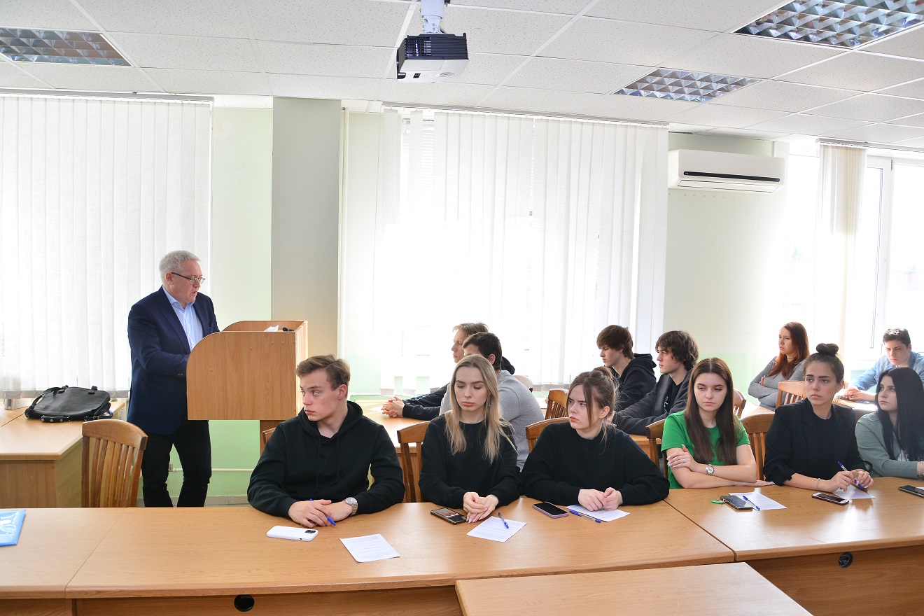 Правоохранители и медики рассказали студентам ПГУ об опасности наркотиков