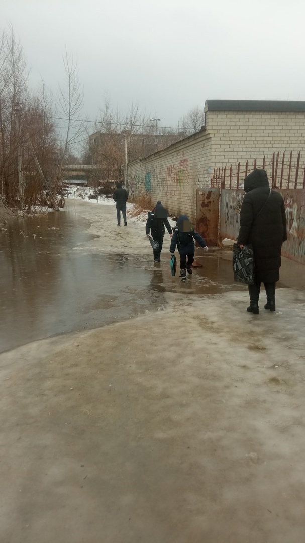 Пензенцам рассказали, куда обращаться, чтобы с затопленной дороги откачали воду