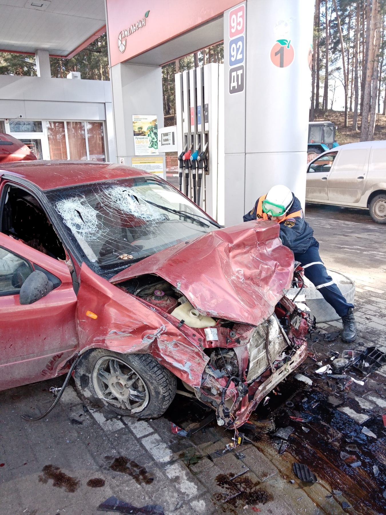 Спасатели помогли транспортировать пензенца пострадавшего в ДТП у АЗС