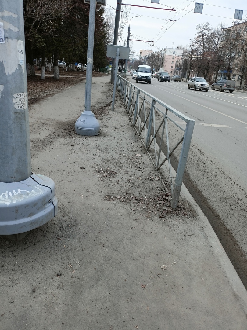 Пензенцам ответили, когда уберут грязь с магистральных тротуаров