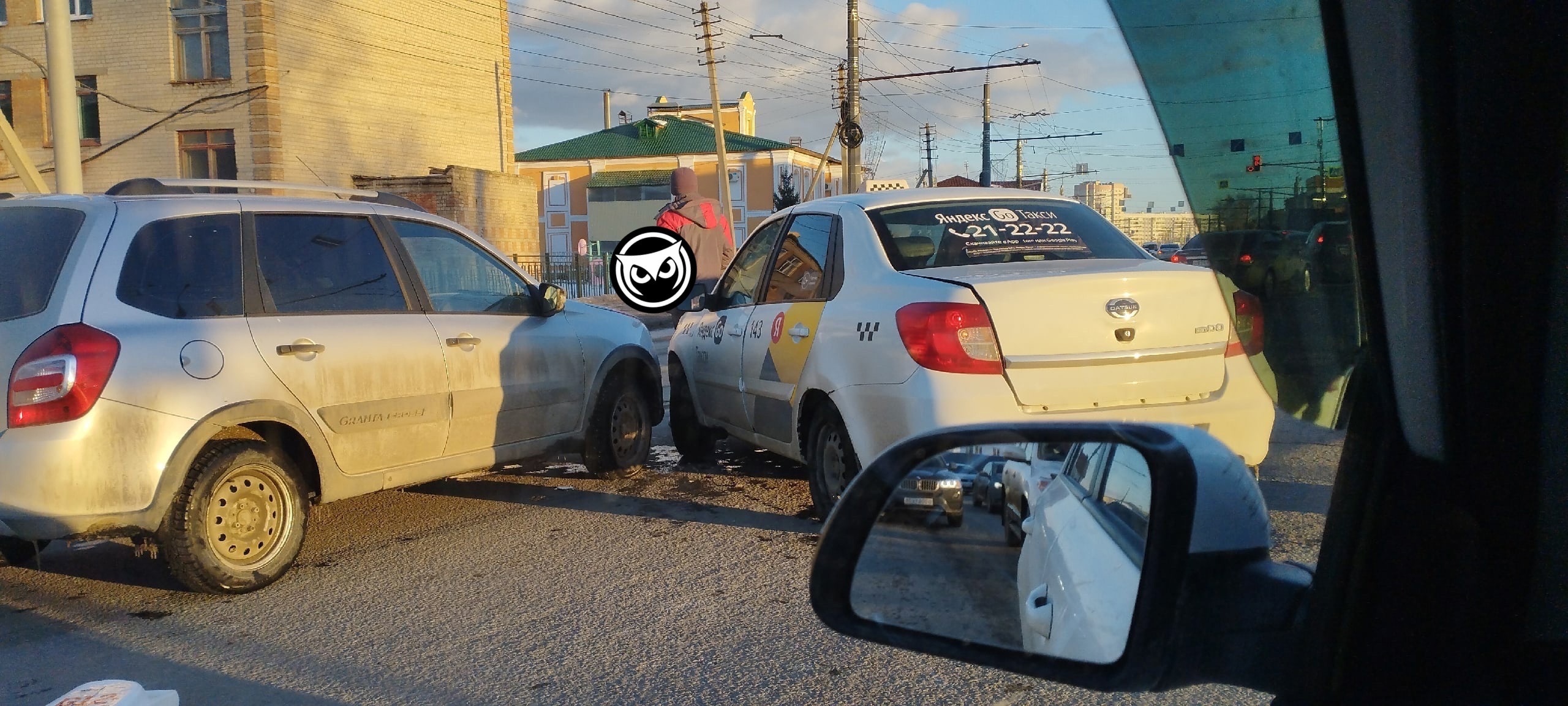 В Терновке автомобиль такси стал участником ДТП