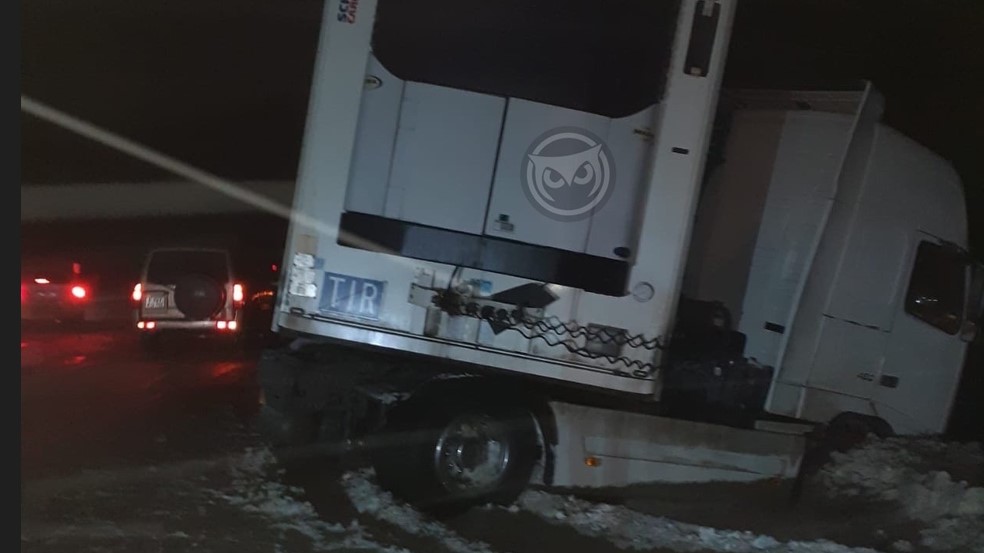 В Пензенской области на М5 большегруз съехал в кювет