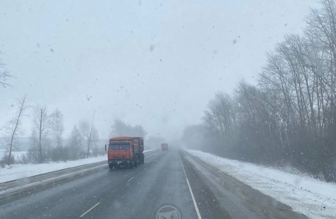 Пензенских автомобилистов просят быть осторожнее на дорогах из-за непогоды