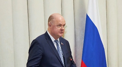 Вадим Супиков вручил награды Законодательного Собрания сотрудникам ОМОН