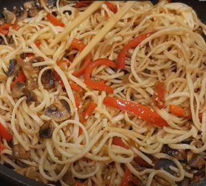 Готовим лапшу удон, которую можно подавать в пост