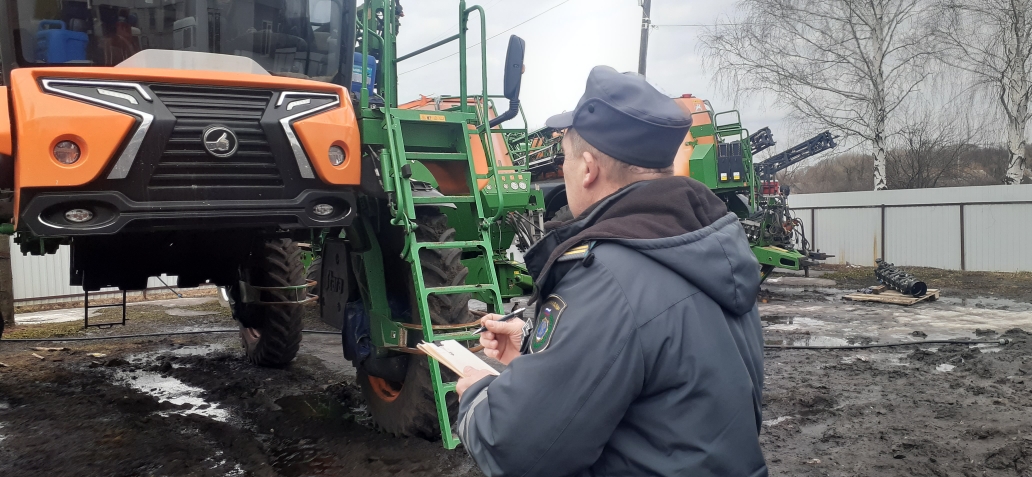 В Спасском районе инспекторы гостехнадзора проверили 20 единиц сельхозтехники