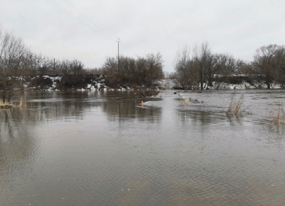 В Бессоновском районе мост через Суру ушел под воду