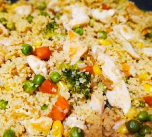 Готовим кускус с овощами и курицей на сковороде