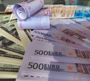 Банк России понизил курсы доллара и евро 15 марта