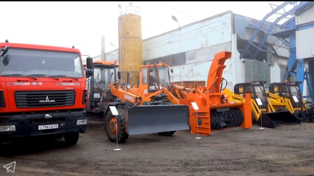 Олег Мельниченко осмотрел новую технику, закупленную для «Пензавтодора»