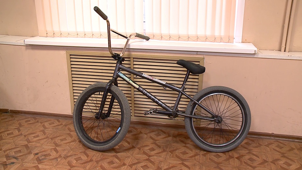 В Пензе двое несовершеннолетних украли велосипед из подъезда