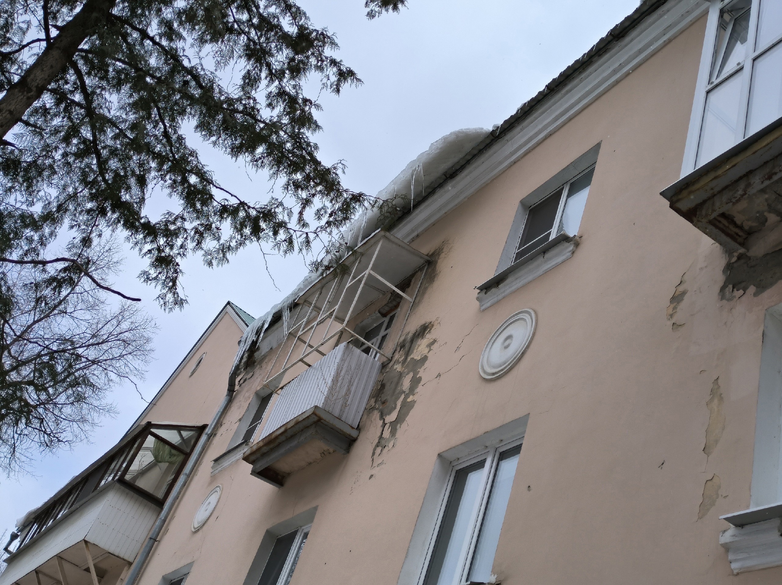 Из-за сосулек пензенцы опасаются ходить по улице Беляева