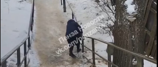В Пензе мост на Фабричной стал препятствием для пенсионеров, идущих в поликлинику