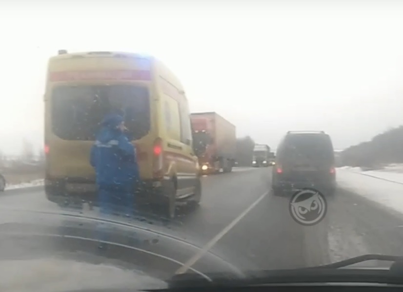 На место ДТП в районе села Кижеватово приехал реанимационный автомобиль