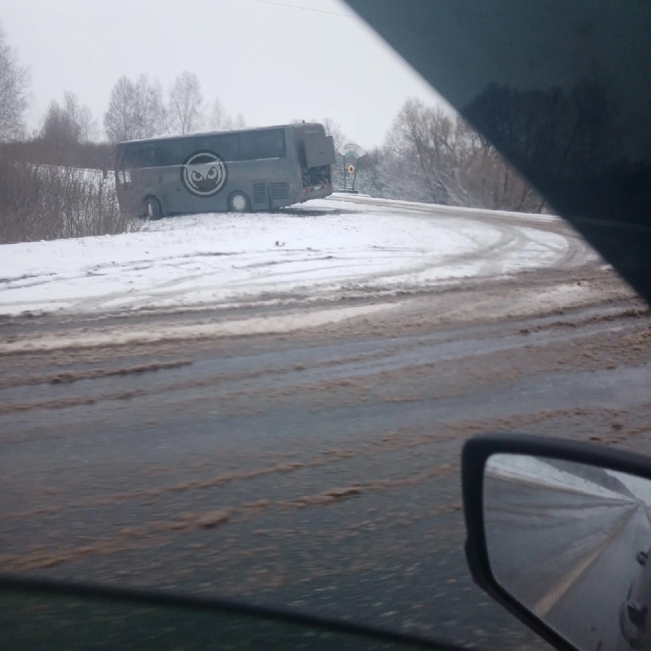 В Сердобском районе рейсовый автобус вынесло с дороги