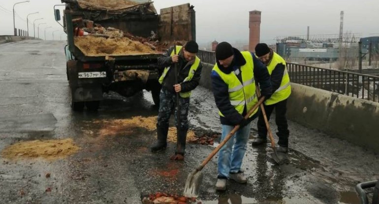 В Сердобске рабочие проводят ямочный ремонт дорог