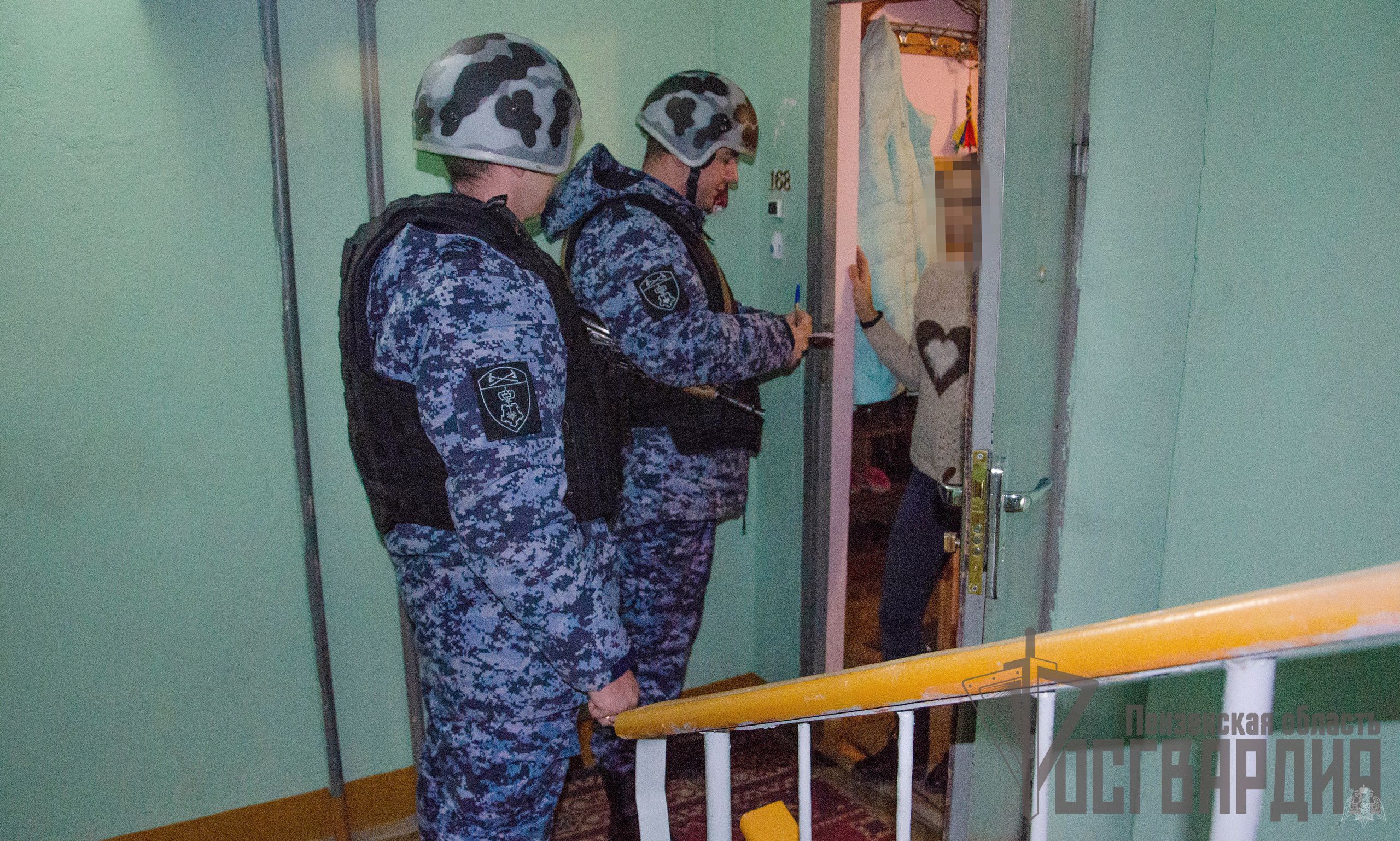 Пьяный пензенец избил женщину в подъезде многоэтажки