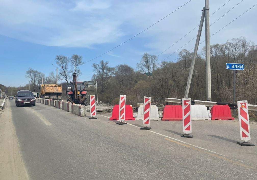 В Неверкино идёт ремонт моста через реку Илим