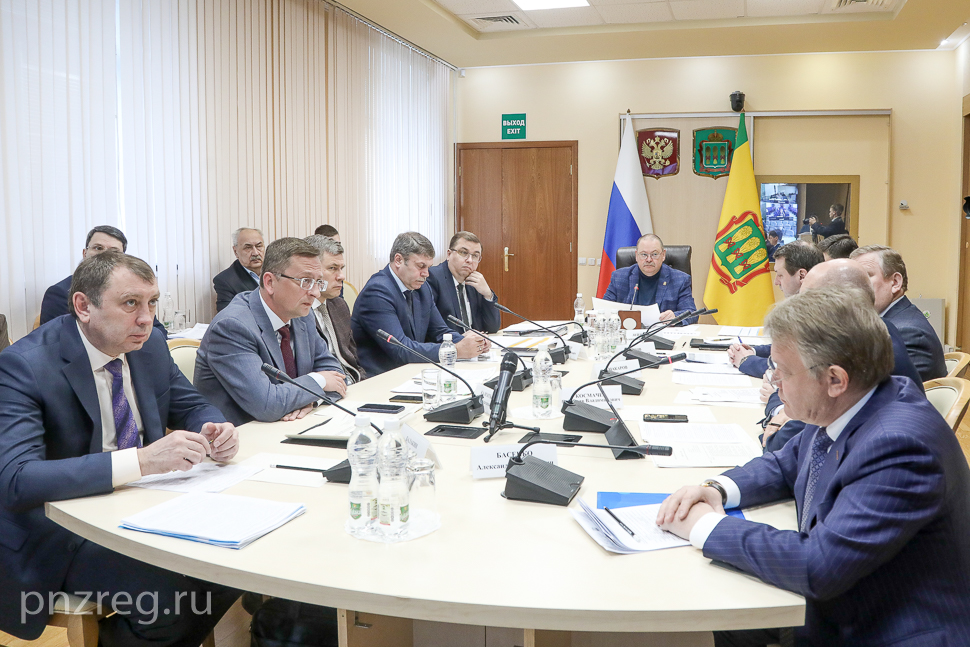 Олег Мельниченко поручил ежедневно вести работу по благоустройству