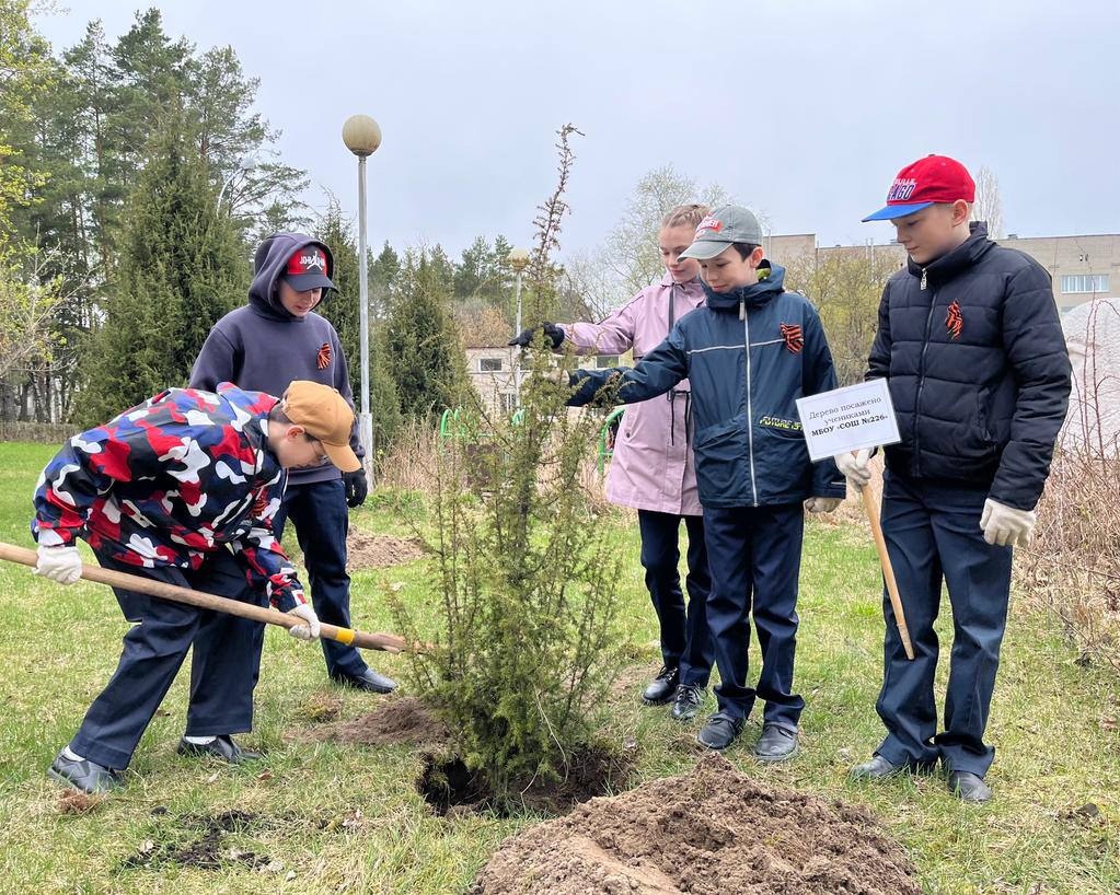 В Заречном в рамках акции высадили 21 дерево