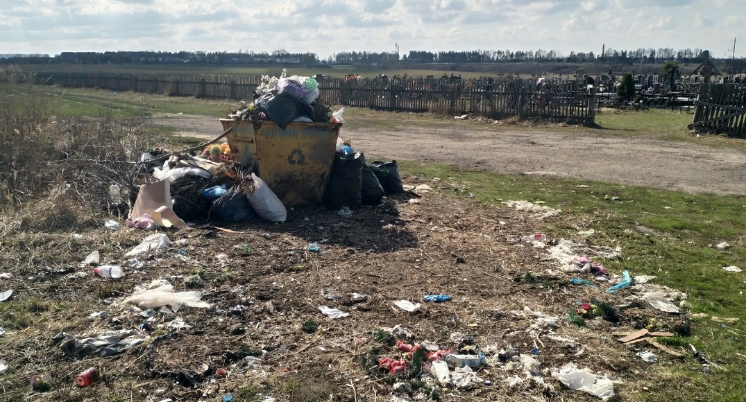 Жителям Бессоновского района пообещали к Пасхе очистить сельское кладбище от мусора