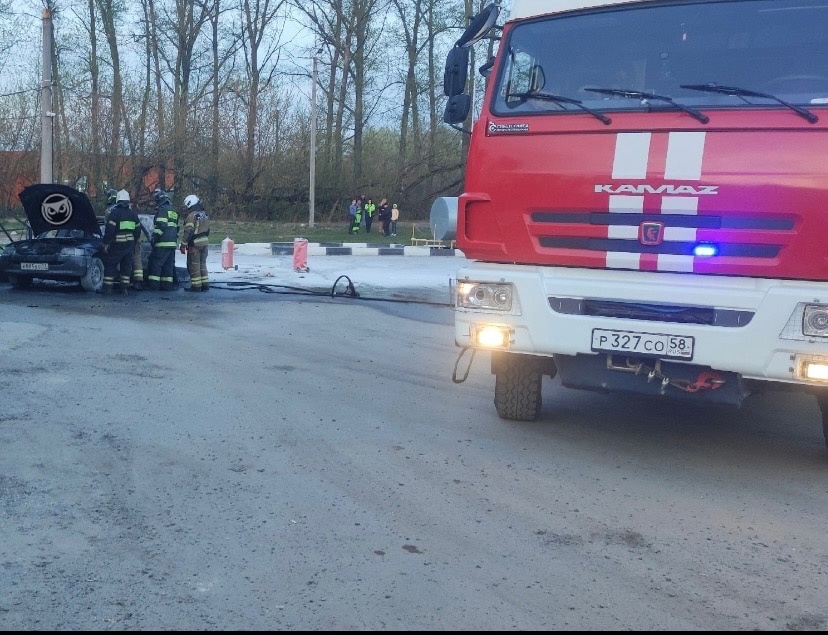 В Пензе на газозаправочной станции вспыхнул автомобиль