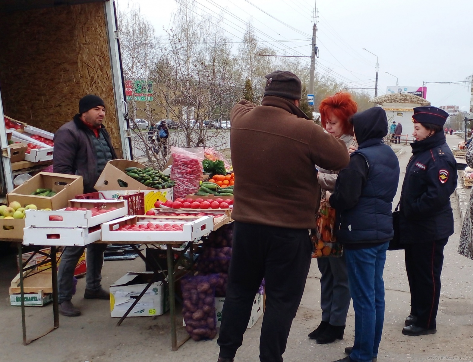 В Пензе пресекли незаконную торговлю со столов и машин